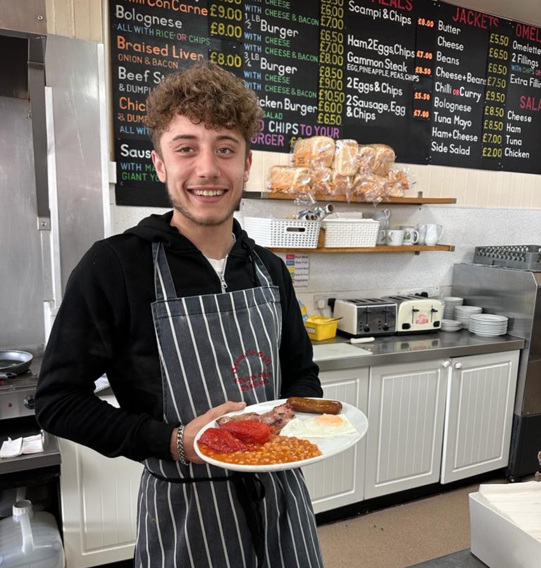 lou -harrys cafe 500-Slots